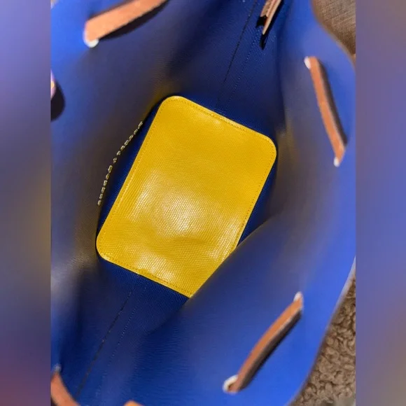 NWOT 💛 Dooney & Bourke Bucket Bag with DB Dustbag - Picture 9 of 10